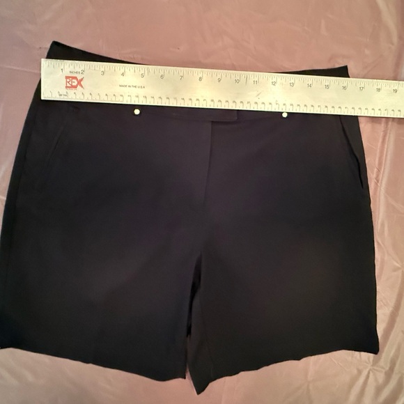 Lady Hagen Black Tailored Bermuda Shorts Size 8/Medium - Picture 8 of 8